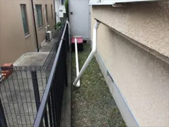 外れてしまった雨樋